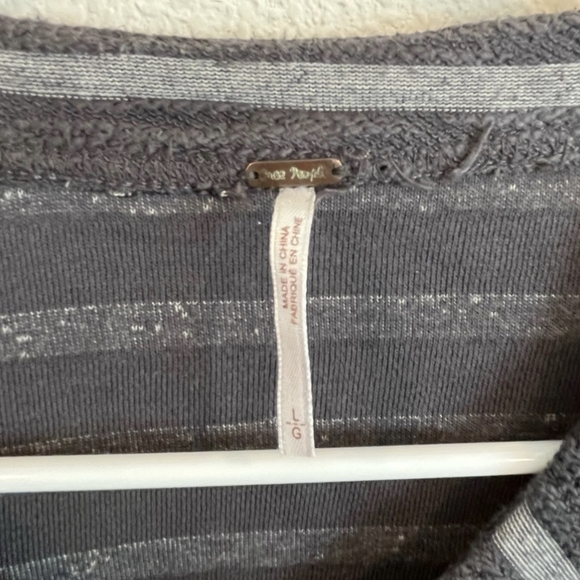 Free People size Large two tone gray stripe distressed relaxed peplum blazer - Picture 4 of 9